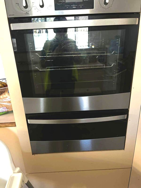 Wall oven with the door glass cleaned